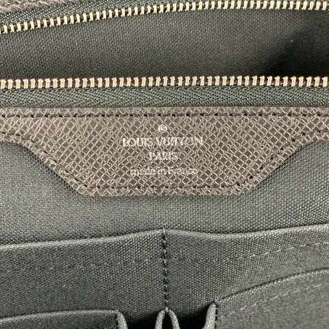 LOUIS VUITTON Porte-documents Taiga Porte en cuir noir