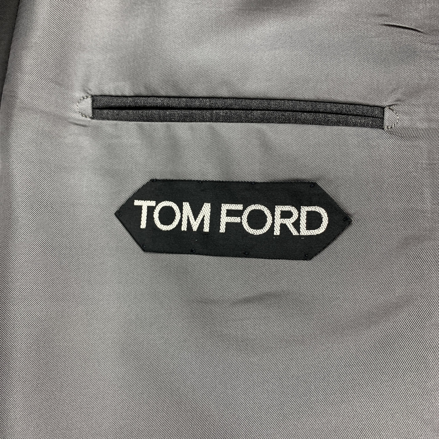 TOM FORD Size 44 Dark Gray Wool Notch Lapel Cuffed Leg Suit