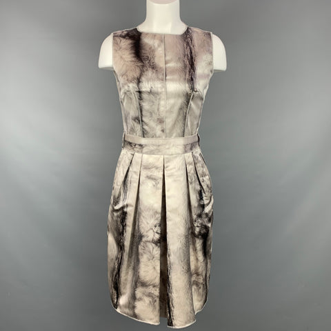 DOLCE &amp; GABBANA Taille 4 Robe de cocktail en soie à imprimé fourrure crème et grise