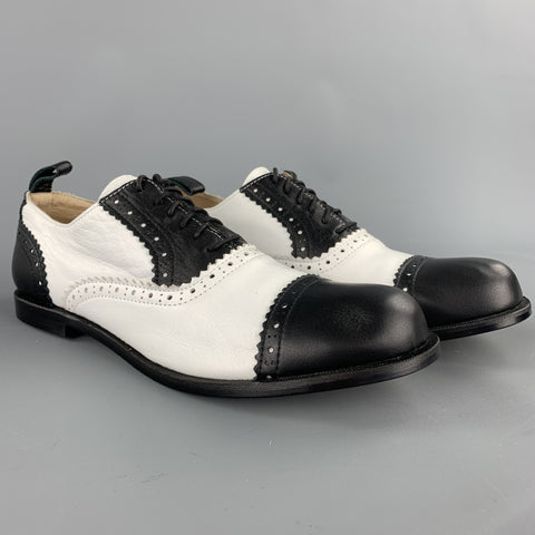 COMME des GARCONS Talla 8 Zapatos brogue de cuero perforado en blanco y negro