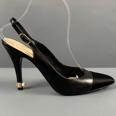 CHANEL Talla 9 Zapatos de tacón con tira trasera de cuero negro