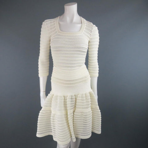 ALAIA Conjunto de falda con volantes y cuello redondo de punto de malla color crema talla M