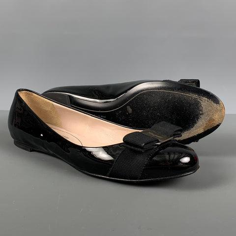 SALVATORE FERRAGAMO Talla 6.5 Bailarinas de charol con lazo negro