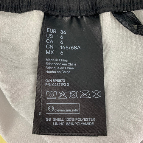 ALEXANDER WANG x H&amp;M Talla 6 Pantalones cortos de poliéster de tejidos mixtos negro plateado