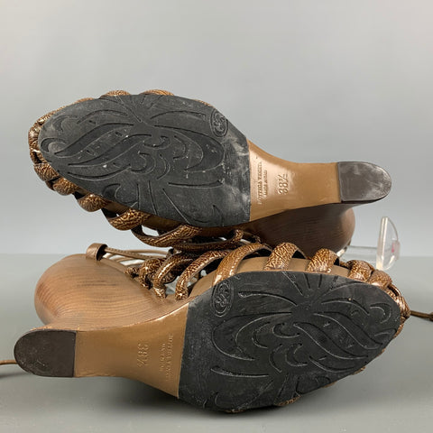 BOTTEGA VENETA Talla 8.5 Sandalias de cuña de charol tejido marrón oliva
