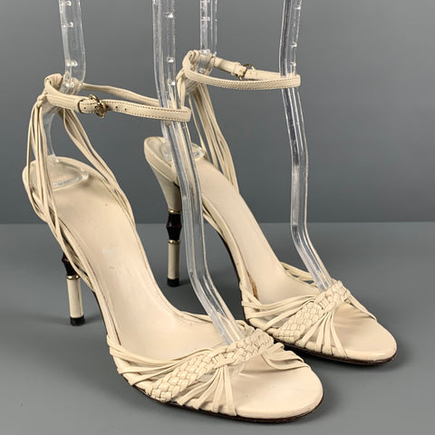 GUCCI Talla 6.5 Sandalias de tiras de cuero tejido blanco