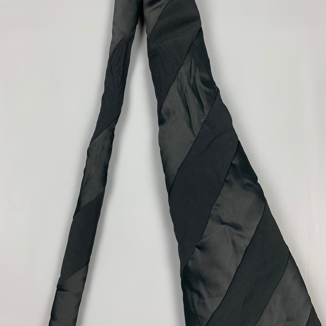 VIKTOR &amp; ROLF Écharpe rembourrée noire bicolore