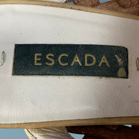 ESCADA Taille 8 Sandales à bride de cheville tissée en cuir beige
