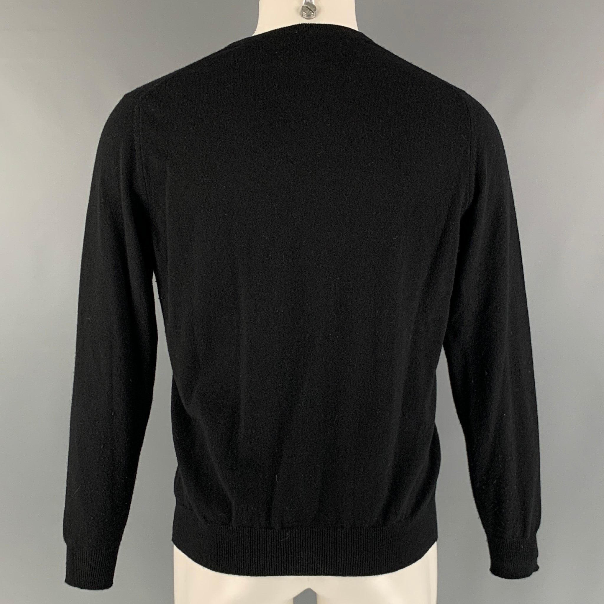 SAKS FIFTH AVENUE Size M Black Cashmere V-Neck Pullover – Sui