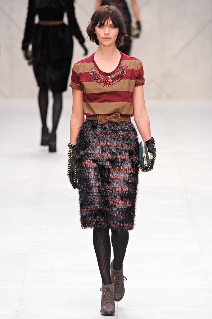 BURBERRY PRORSUM Fall 2012 Size 6 Cherry Black Polyamide Silk Stri Sui Generis Designer Consignment