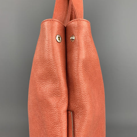 BRUNELLO CUCINELLI Bolso tote de piel esmaltada en color coral y marroquinería