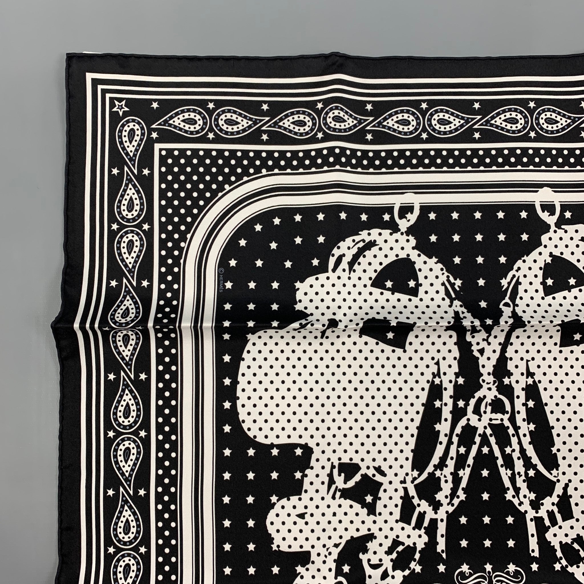 エルメス　LESBANDANASDESOIE SILK BANDANAS HERMES LES ZEBRES BANDANA SILK IDG TOTAL PATTERN WOMEN'S
