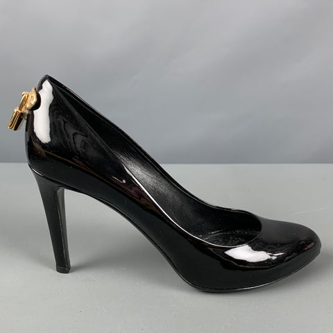 LOUIS VUITTON Talla 7 Zapatos de tacón de charol negro