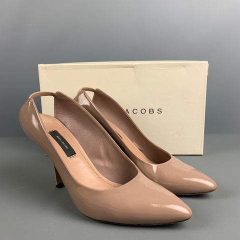 MARC JACOBS Zapatos de tacón con tira trasera en charol color topo talla 8