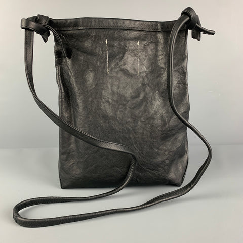 TAKAHIROMOIYASHITA MYTHINKS THE SOLOIST Bolso bandolera arrugado blanco y negro