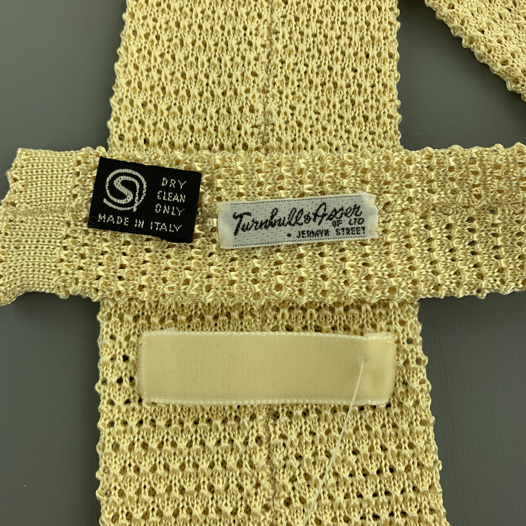 TURNBULL &amp; ASSER Cravate en tricot texturé en soie jaune pastel