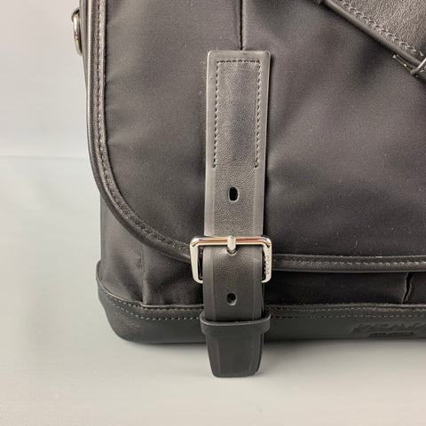 Sac messager à bandoulière en nylon et cuir noir PRADA