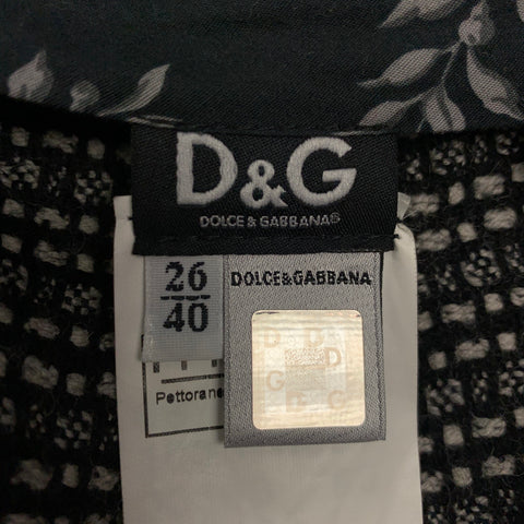 D&amp;G by DOLCE &amp; GABBANA Talla 4 Pantalones cortos plisados ​​texturizados de lana virgen blanco negro