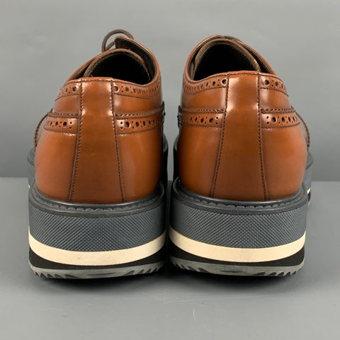 PRADA Taille 10.5 Chaussures à lacets en cuir perforé Tan
