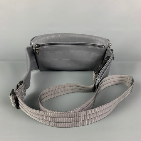 Riñonera LONGCHAMP de piel repujada gris