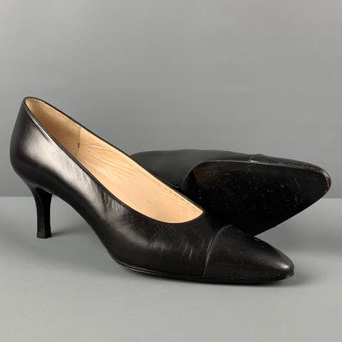 CHANEL Talla 7.5 Zapatos de tacón con punta de cuero negro
