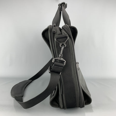 Sac de voyage en toile de nylon noir massif TUMI