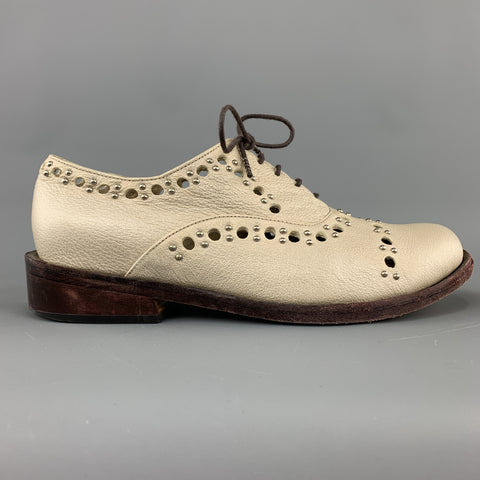 CALLEEN CORDERO Talla 7.5 Zapatos brogue de cuero con tachuelas perforadas metálicas doradas
