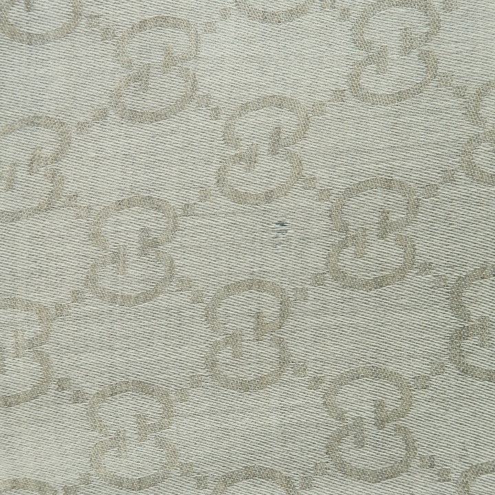 GUCCI Bufanda con monograma Guccissima de lana y seda en color beige avena 