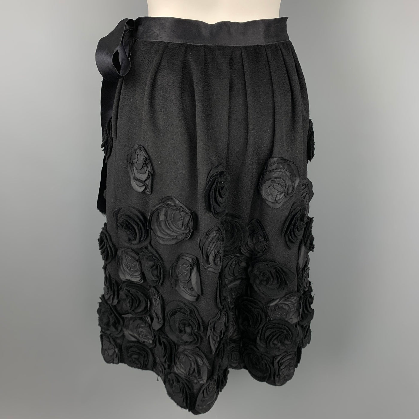 OSCAR DE LA RENTA F/W 2006 Size 6 Black Wool & Angora Floral Embellished Belted Skirt