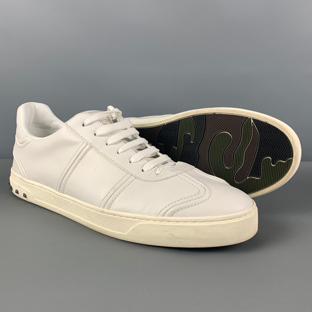 VALENTINO Taille 12 Baskets à lacets en cuir clouté blanc