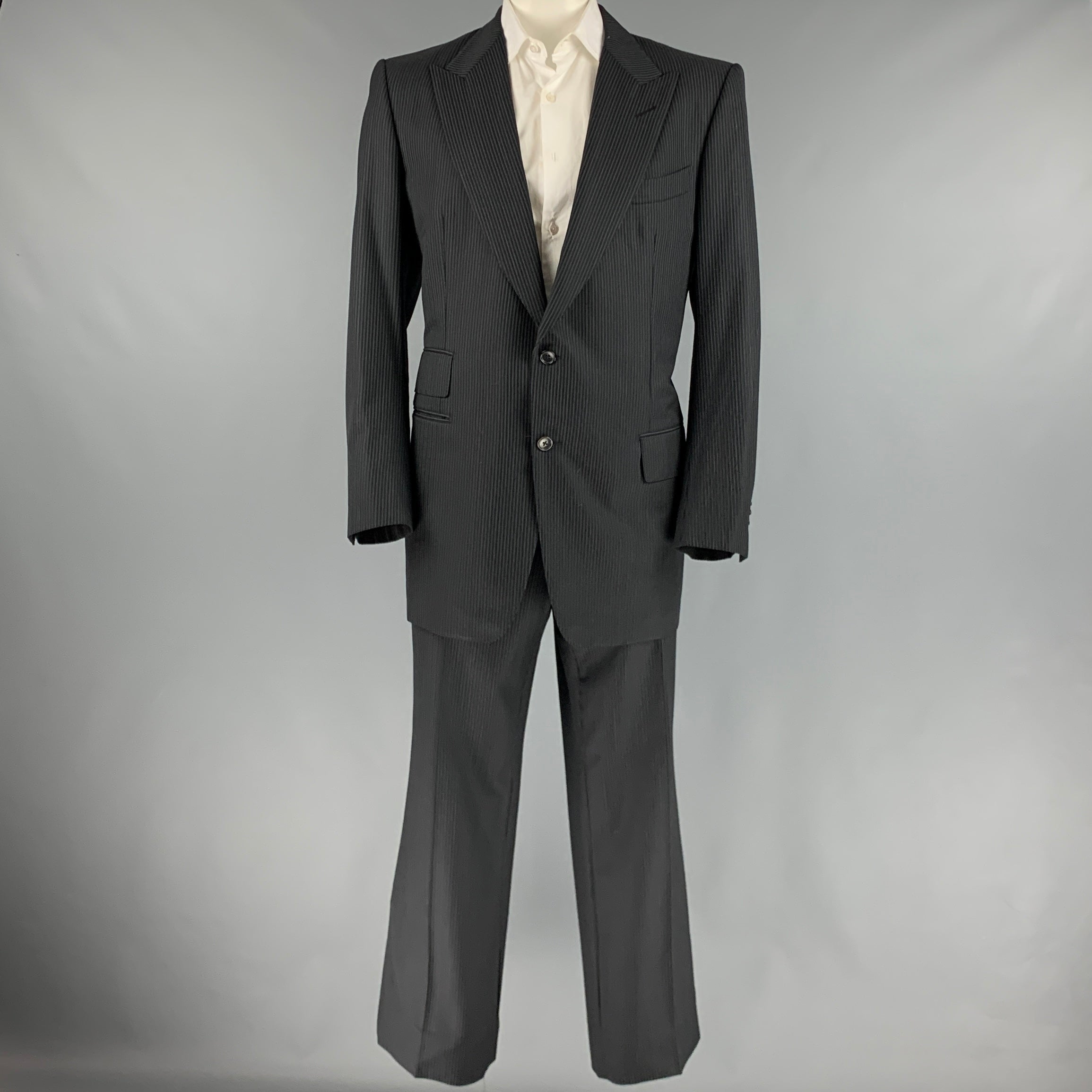 TOM FORD Size 48 Long Black Grey Pinstripe Wool Peak Lapel Suit