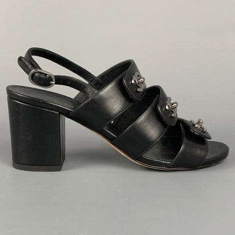 CHANEL Talla 6 Sandalias de tacón grueso con logo de cierre giratorio de cuero negro y plateado