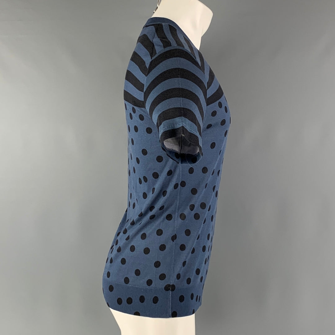 DOLCE &amp; GABBANA Camiseta de manga corta de seda con lunares negros y azules Talla S