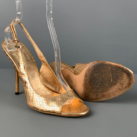 Sandalias de tacón con tira trasera de piel de serpiente dorada talla 7 GUCCI