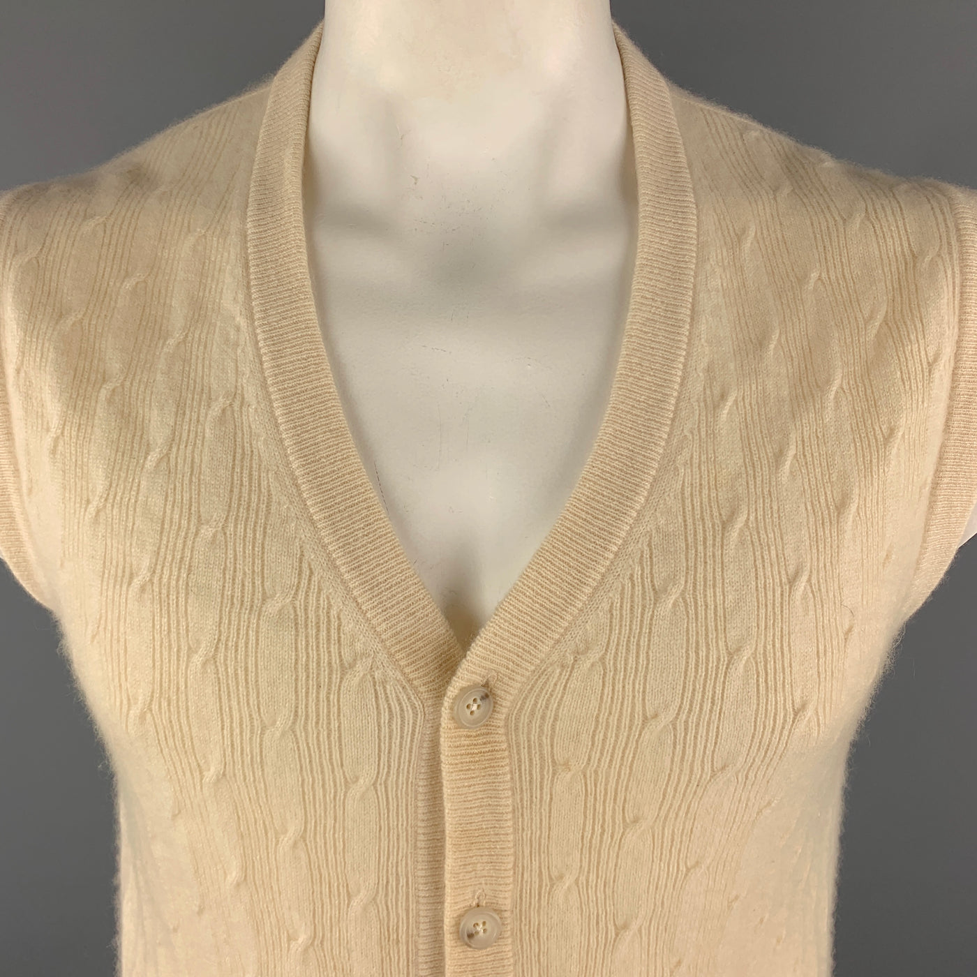 BRAEMAR M Cream Cable Knit Cashmere V-neck Buttoned Sweater Vest