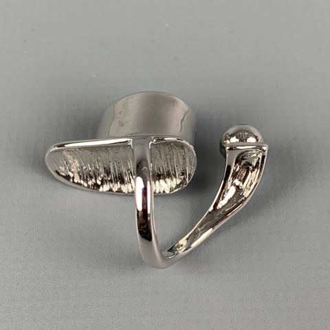ON AURA TOUT VU PARIS Silver Tone Crystal Fingernail Ring