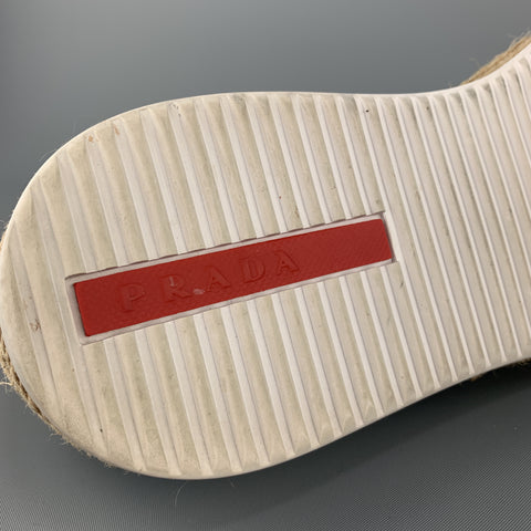 PRADA Talla 9.5 Zapatillas con cordones y entresuela trenzada de ante gris