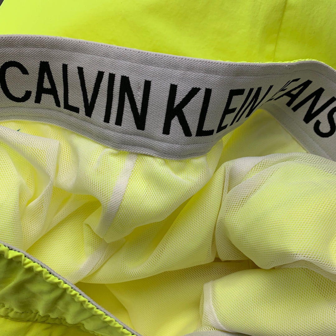 CALVIN KLEIN Taille L Pantalon de survêtement à cordon en polyamide jaune fluo