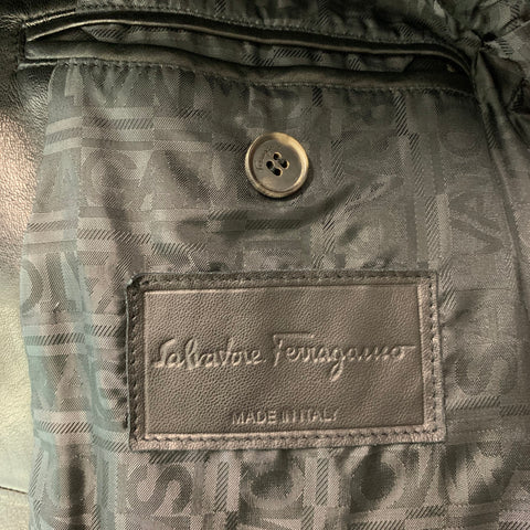 SALVATORE FERRAGAMO Taille 40 Veste en cuir noir à revers solide