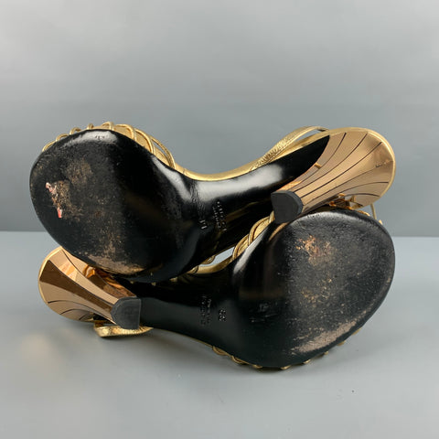 GUCCI Talla 9 Sandalias con tira al tobillo de cuero dorado