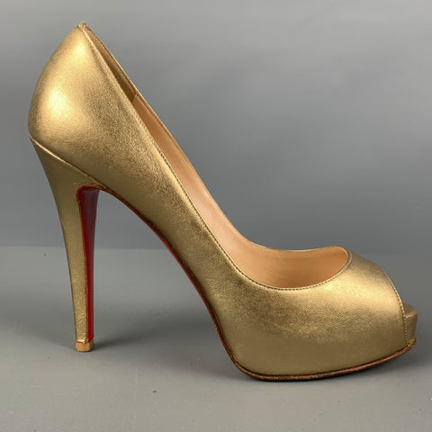 CHRISTIAN LOUBOUTIN Talla 6.5 Zapatos de tacón peep toe de cuero dorado