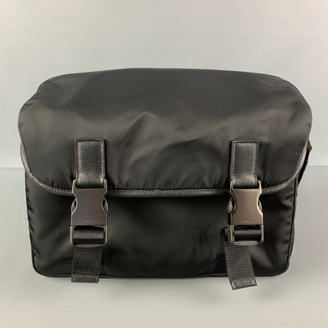 PRADA Sac bandoulière en nylon noir avec bordure en cuir