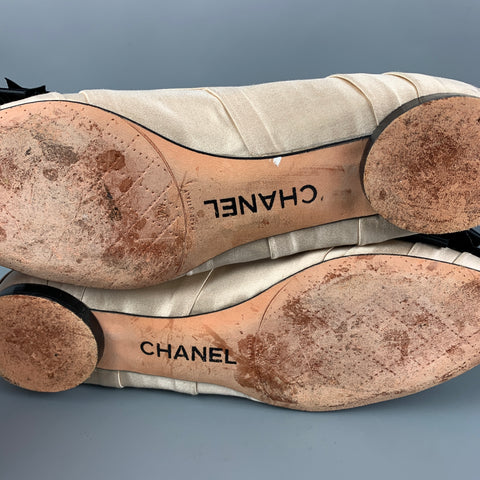 CHANEL Size 7.5 Beige Silk Pleated Flats