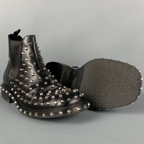 PRADA Taille 10,5 Bottines Chelsea en cuir clouté noir