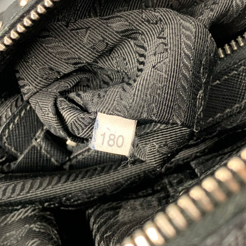 Sacs de sport en nylon avec garniture en cuir clouté noir PRADA