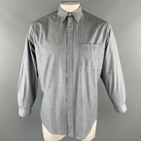 Vintage V2 de VERSACE Talla M Camisa de manga larga con botones de algodón gris y bolsillo con parche
