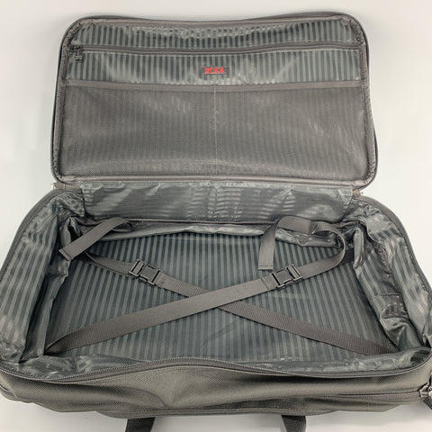 Sac de voyage en toile de nylon noir massif TUMI