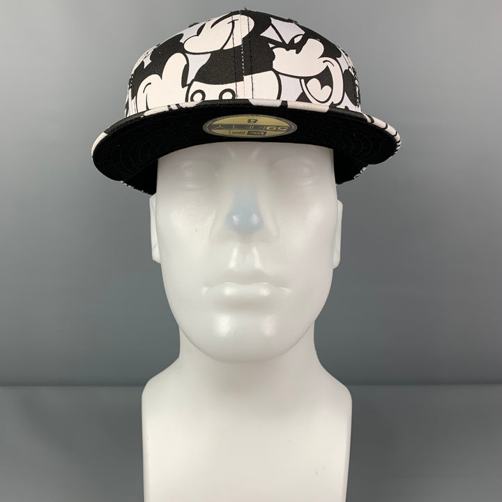 CÉRÉMONIE D'OUVERTURE x New Era Taille 8 Chapeau en coton Mickey Mouse noir blanc
