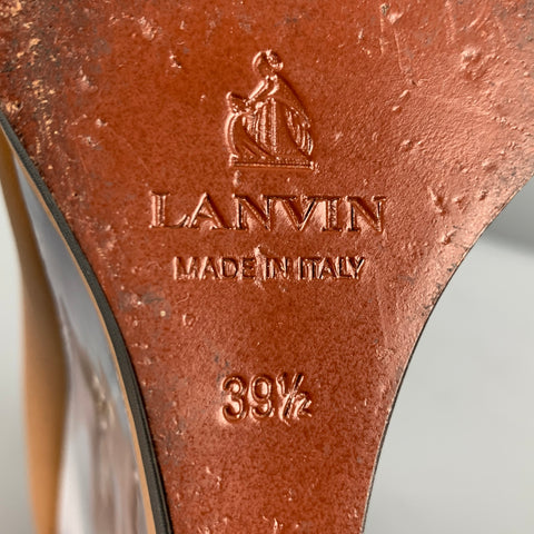 LANVIN Talla 9.5 Zapatos de tacón con cuña de cuero transparente beige