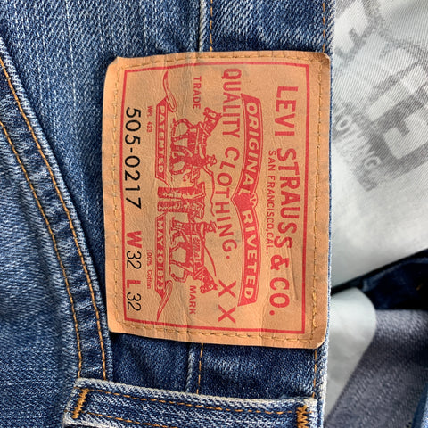 LEVIS VINTAGE CLOTHING 505 Size 32 Indigo Washed Denim Zip Fly Jeans